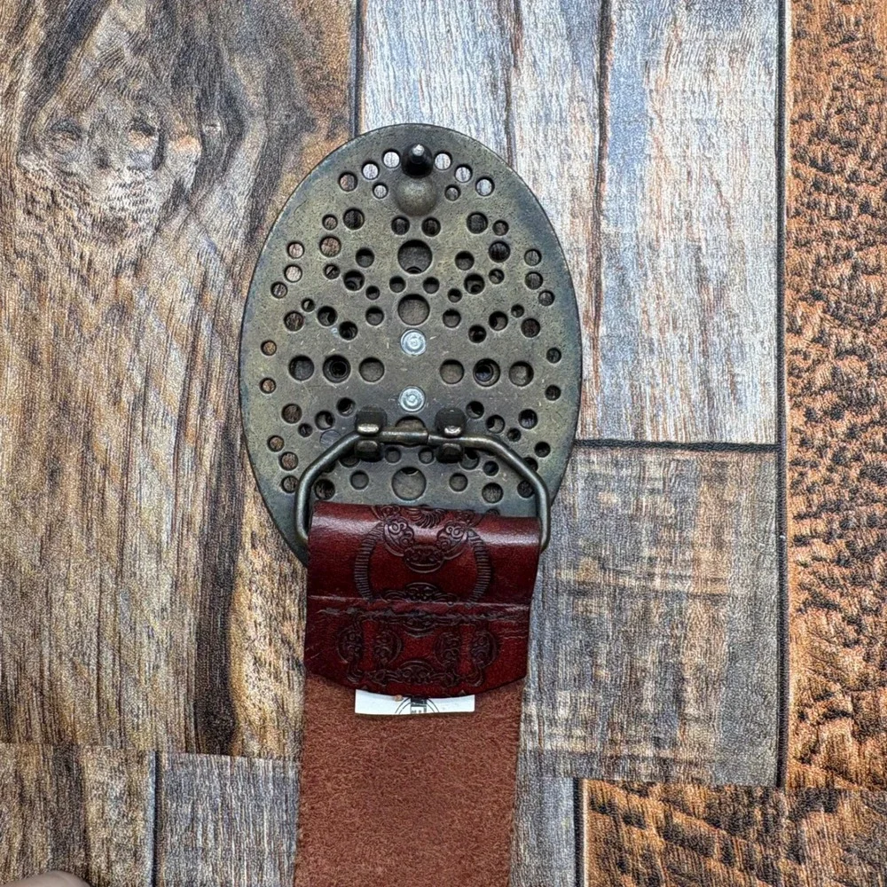 Fossil Womens Brown Leather Belt Small Embossed Filigree Medallion Buckle Stone